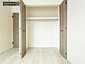 収納：【クローゼット】お部屋ごとに設けた収納は住みやすさへのこだわりです。