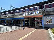 大和八木駅(近鉄 大阪線)まで983m、奈良県橿原市内膳町五丁目にある、近畿日本鉄道（近鉄）の駅。駅長配置駅である。橿原市の玄関口としての機能を有している。