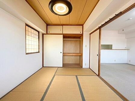 広々とした落ち着く空間となっております♪AI加工により家具等は消去しています。
