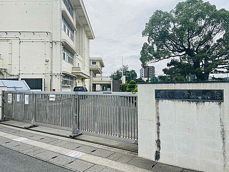 大和高田市立片塩小学校まで680m、住所 奈良県大和高田市旭北町2番1号 TEL0745(22)0151 FAX0745(22)0152