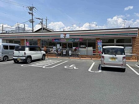 セブンイレブン 大和高田今里町店まで959m、高田市駅から徒歩約11分 高田駅西口から徒歩約14分 浮孔駅出口から徒歩約19分 ヤマト運輸取扱店
