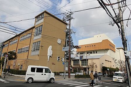 茨木市立養精中学校まで740m