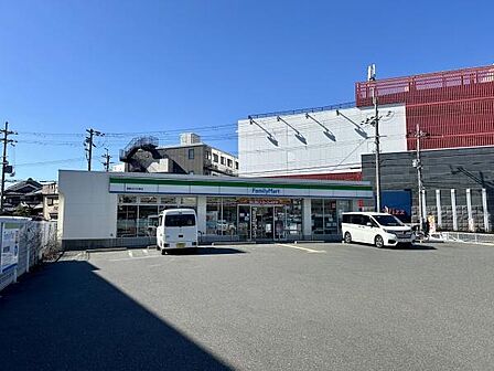 ファミリーマート寝屋川打上元町店まで520m、徒歩7分