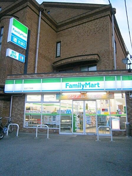 ファミリーマート伝法二丁目店まで606m