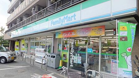 ファミリーマート安治川口駅西店まで600m