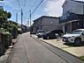 その他：南道路に面し陽当たり良好です♪ゆったりカースペースでお車の出し入れも楽々♪