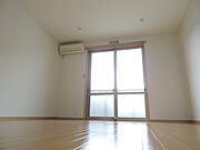 お写真は同物件別棟の参考写真です
