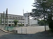 川崎市立平中学校まで989m