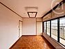 寝室：＜洋室・6帖＞全室南向きで日当たりの良い住まいです。