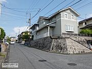 角地・車通りの少ない静かな住環境です♪