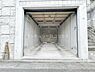 駐車場：ビルトインガレージ大切なお車を雨風から守る、ビルトインガレージを完備！防犯面でも優れており、お車以外にも自転車やアウトドア用品、タイヤなどの保管場所としても大活躍します。
