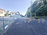 その他：前面道路含む現地写真見通しの良い開放的な環境です。緑豊かな風情を感じられる落ち着いた住環境も大きな魅力です。