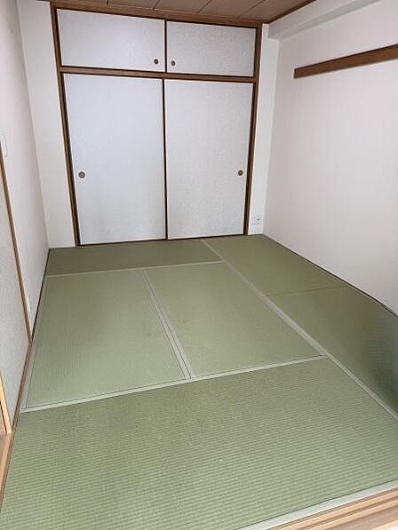 畳の温もりが感じられる和室。趣があり、客間や寝室としても活躍します