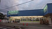 ドラッグストアライフォート本荘店まで700m