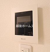防犯対策に優れたTVモニター付きインターホンで来客者の確認ができます。