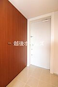 玄関には使いやすいシューズボックス