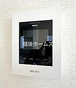 防犯対策に優れたTVモニター付きインターホンで来客者の確認ができます。