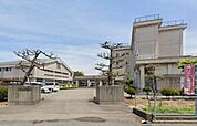 新潟市立曽野木中学校まで1061m