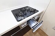 3口全てに温度センサーが付き、片面焼きグリルも搭載して安全で機能的なガスコンロです。