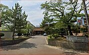 三条市立月岡小学校まで667m