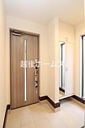 【同社施工例】玄関には大容量の収納！玄関ドアは安心のダブルロックで防犯対策もバッチリです！