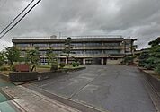 加茂市立石川小学校まで1255m