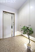 玄関には使いやすいシューズボックス