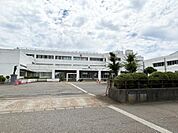新潟市立小須戸小学校まで786m