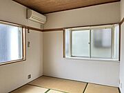 眩しいくらいの採光です