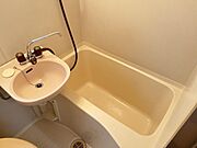 バスタブも綺麗ですね