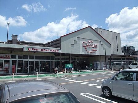 デイリーカナートイズミヤ橿原神宮前店まで700m