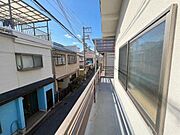 【バルコニー】広々しておりガーデニングも楽しめます。※ＡＩ加工により荷物を消去した画像です。細部設備については一部描写が不足している箇所がございますので、あらかじめご了承ください。