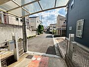 【現地】戸建が並ぶ過ごしやすい住宅地の環境です。※ＡＩを使用し編集した画像です。細部設備については一部描写が不足している箇所がございますので、あらかじめご了承ください。