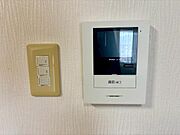 【インターホン】来客確認ができるＴＶモニター付きインターホンです。