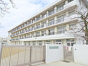 大和高田市立高田小学校まで953m