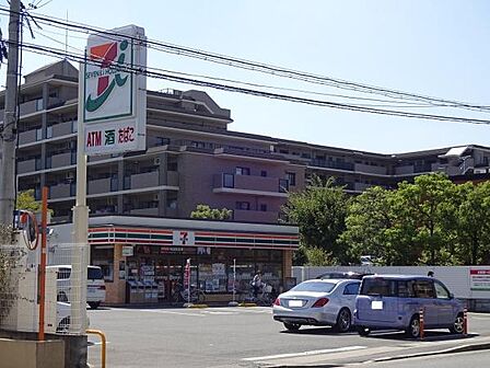 セブンイレブン醍醐大構町店まで260m
