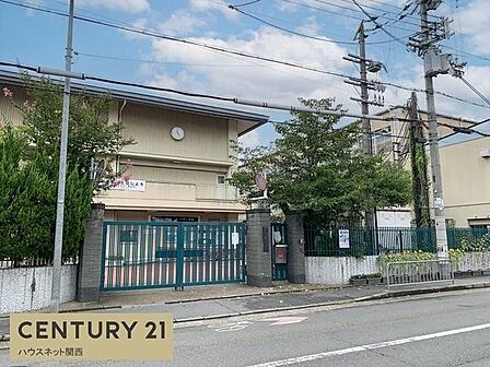 京都市立西院中学校まで762m