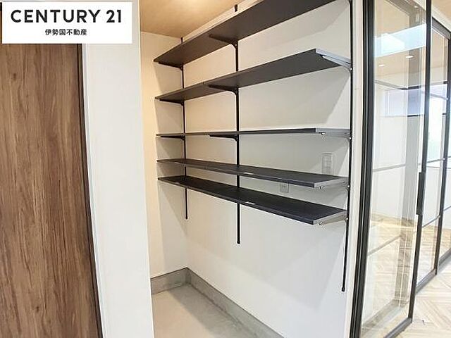 収納 四日市市八田2丁目4番19号