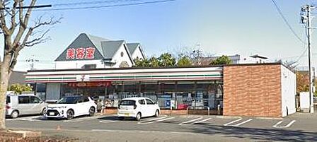 セブンイレブン四日市十七軒町店まで301m