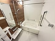 アクセントパネルでさわやかな印象のバスルーム♪