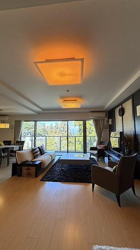 約25.3帖のリビング♪隣の和室を開放すれば30帖越えの大空間に♪