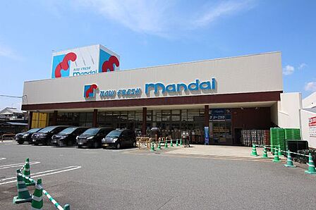 万代香里西店まで550m、万代香里西店まで徒歩5分（約400ｍ）