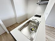 対面キッチンで、配膳しやすいレイアウトで家事効率化♪