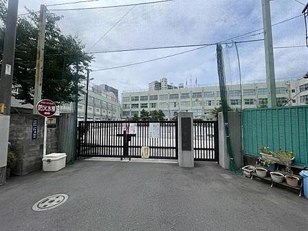 荒川区立第一中学校まで781m