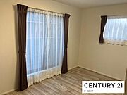 バルコニーに面した明るい部屋です！