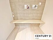 リビングにはカウンターがあり、お子様の学習や在宅ワークに最適！