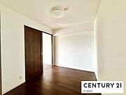 白を基調とした明るい部屋です！