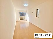 バルコニーに面している明るい部屋です！