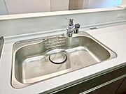 浄水器内蔵型のため、キッチン回りもスリムな印象です！