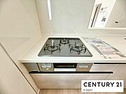 三口コンロで料理もはかどりますね！グリルもあります！